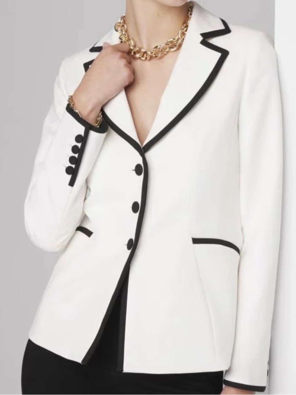 White house Black Market NWT Every Day Stretch White Blazer Black Contrast 8